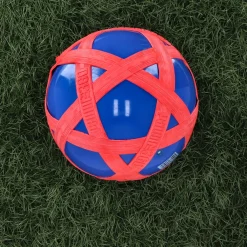 Blauwe Crossbal met Rode Rubberband