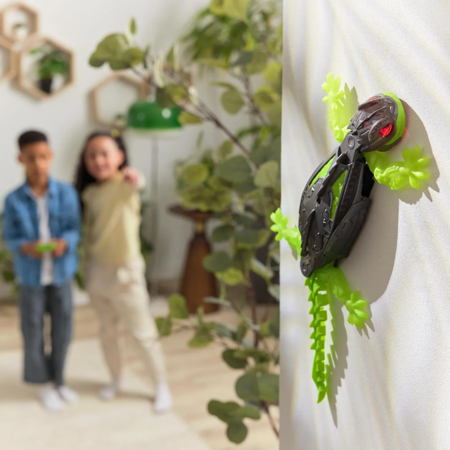HexBots Wall Crawler Gecko