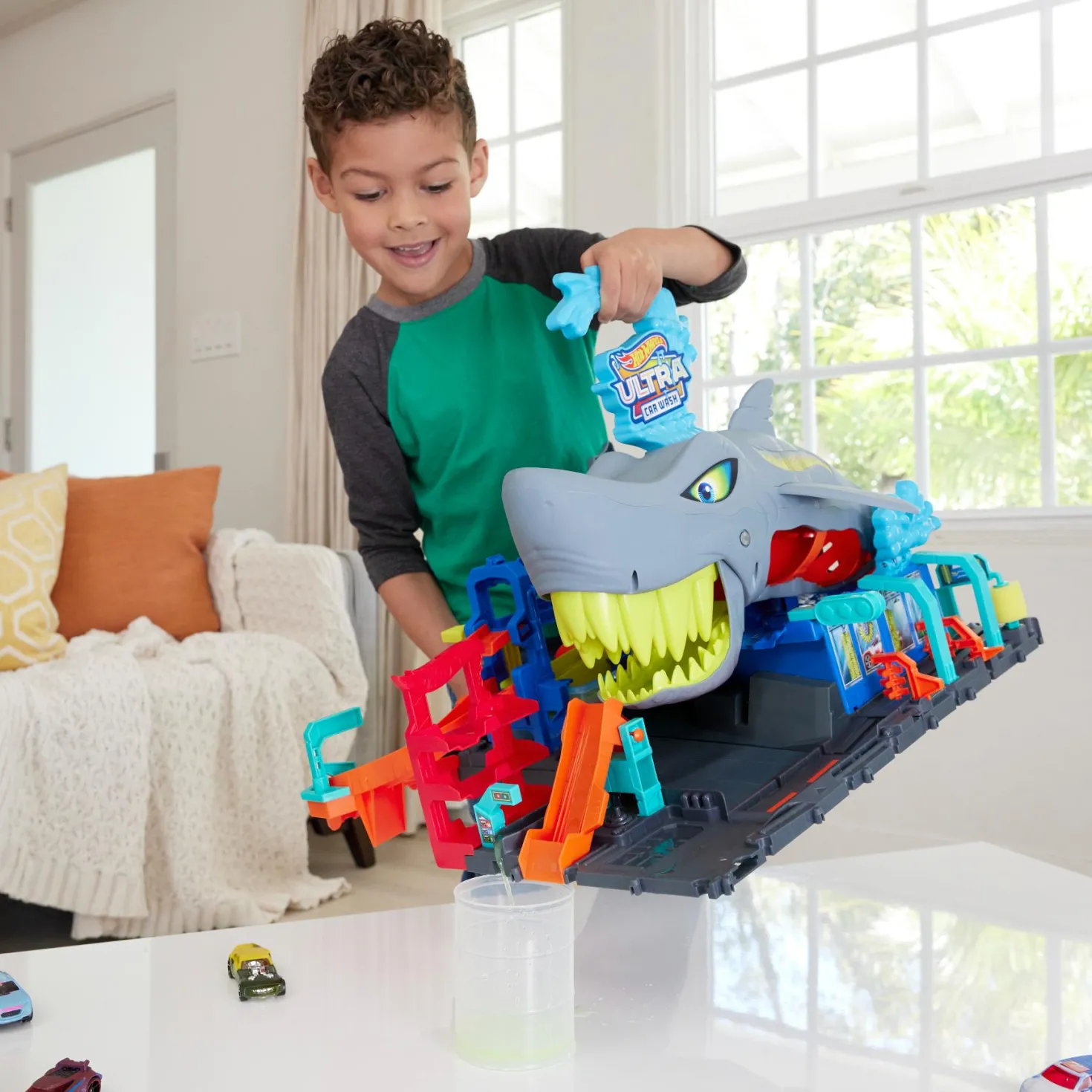 Hot Wheels City Ultra Shark Car Wash