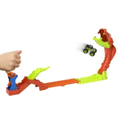 Hot Wheels monster trucks snake slam takedown track