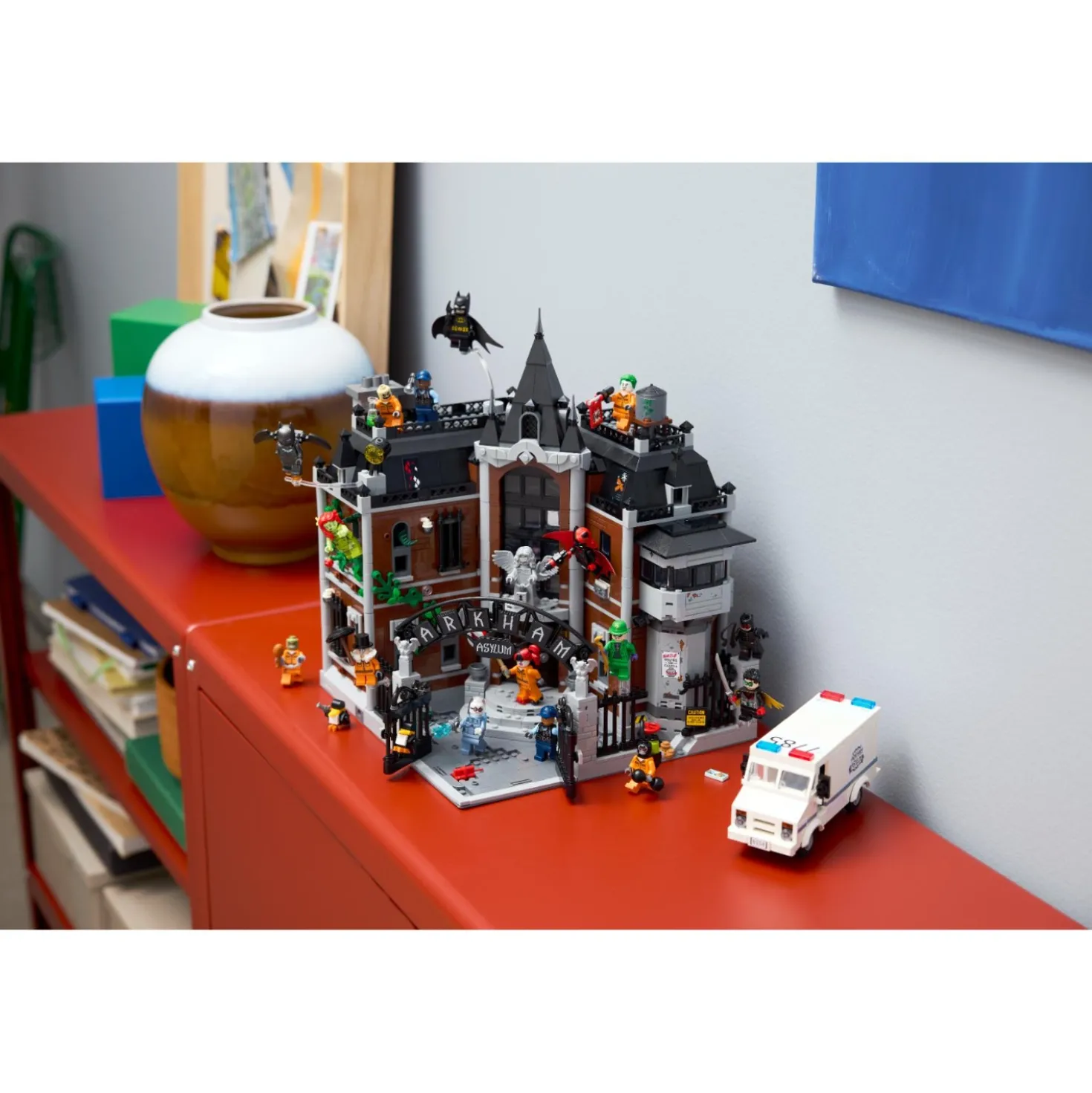 LEGO 76300 Arkham Asylum