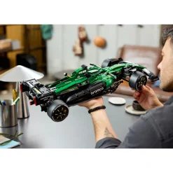 LEGO Technic 42240 Aston Martin Aramco AMR25 F1® auto