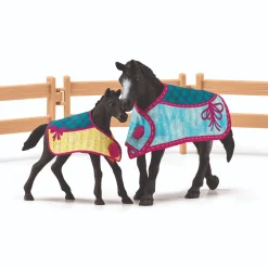 Schleich 42611 Horse Box with mare and foal