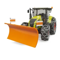 Tractor Claas Axion 950 met sneeuwkettingen en ploegblad