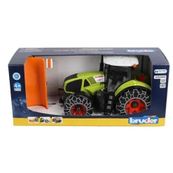 Tractor Claas Axion 950 met sneeuwkettingen en ploegblad